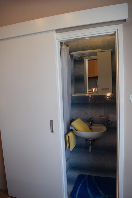 Apartment Branka Banjol Buitenkant foto