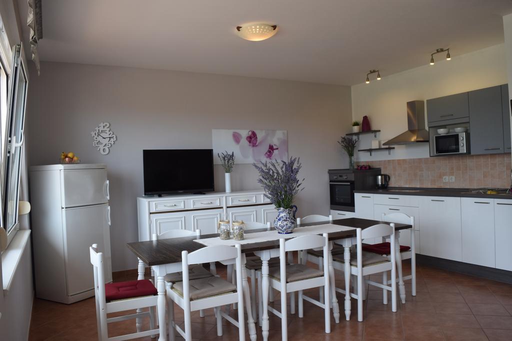 Apartment Branka Banjol Buitenkant foto